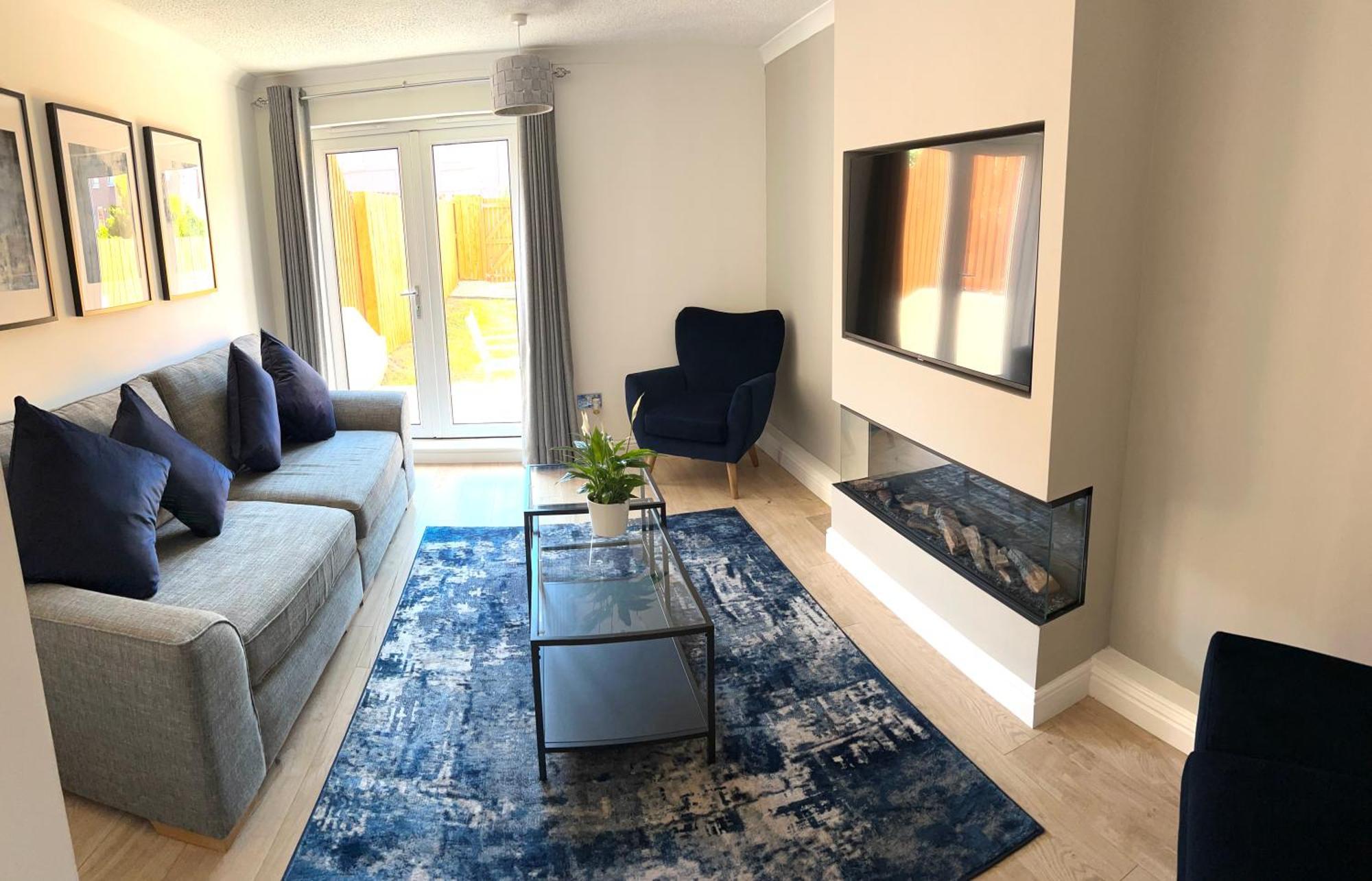 3 Bedroom - 2 Bathroom Townhouse In Corstorphine Near Murrayfield Stadium - Direct Bus To Edinburgh City Centre In 20 Minutes - Two Private Parking Spaces - Private Sunny Garden - Recently Refurbished Exterior foto